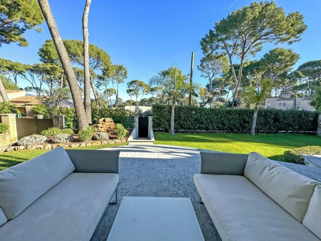 Garden - 1950s Villa with Sea View in Cap d'Antibes