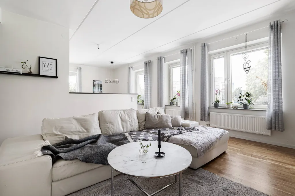 Elutuba - Open-Plan Flat with Balcony in Central Kallhäll