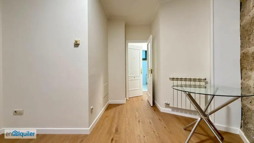 Entrée - Modernised Flat with Lift in Old Town, Vigo