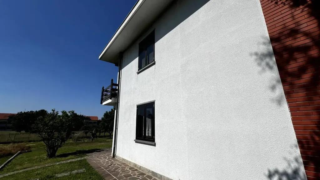 Välivaade - Villa with Edificabile Potential in Bernareggio