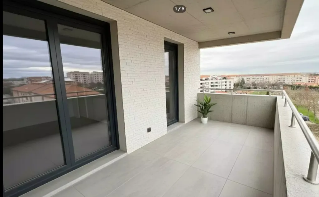Balcony - Modern Apartment with Terrace in Blagnac