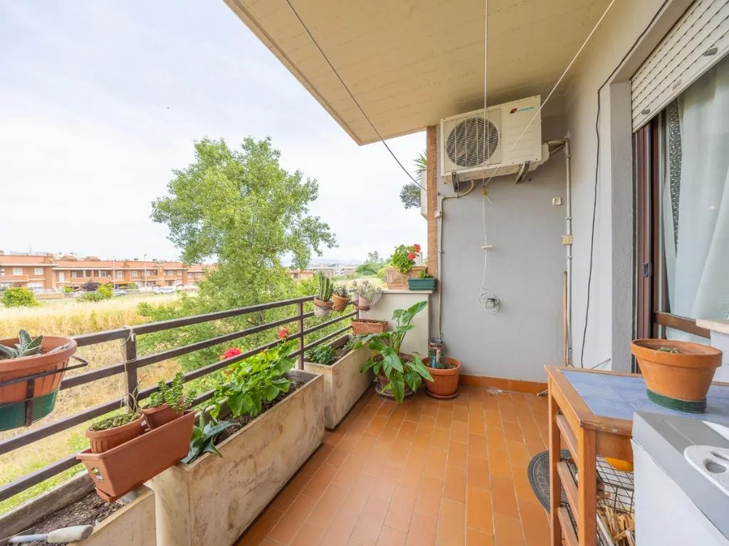Rõdu - 3-Bedroom Apartment with Balcony in Settecamini