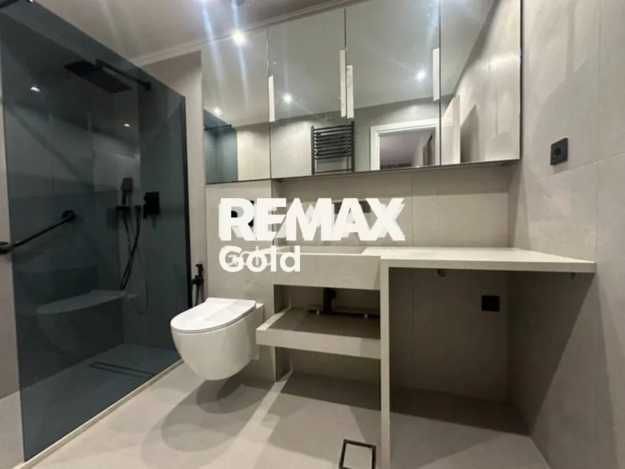 Bathrooms - Modern Studio with Security in Thessaloniki