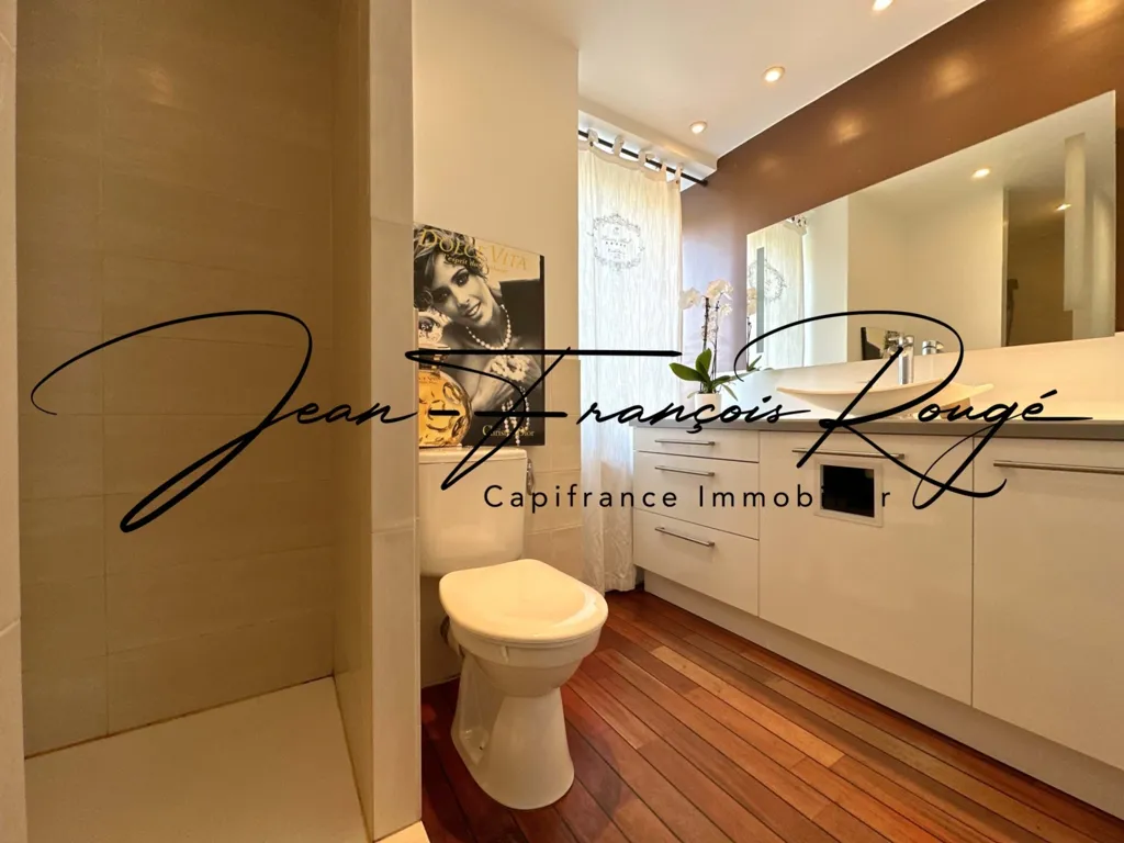 Salles de bain - Maison en Pierres avec Jardin et Cuisine d'Été à Manche