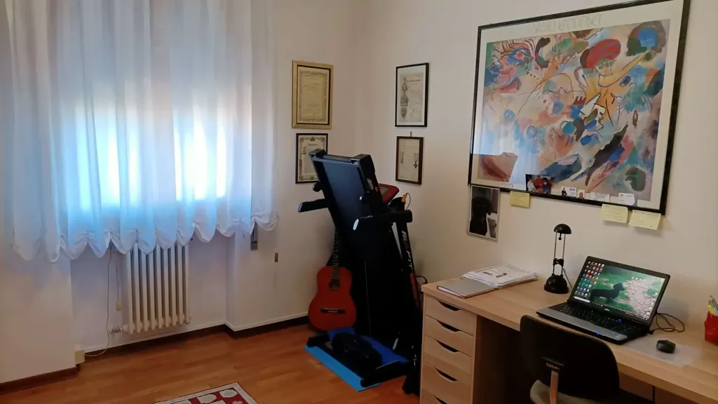 Kabinet - Spacious Rented Apartment with Garden in Adria