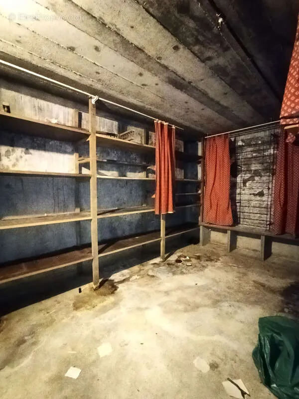 Pièces - Pavillon 3 Chambres avec Dépendances en Centre Bourg