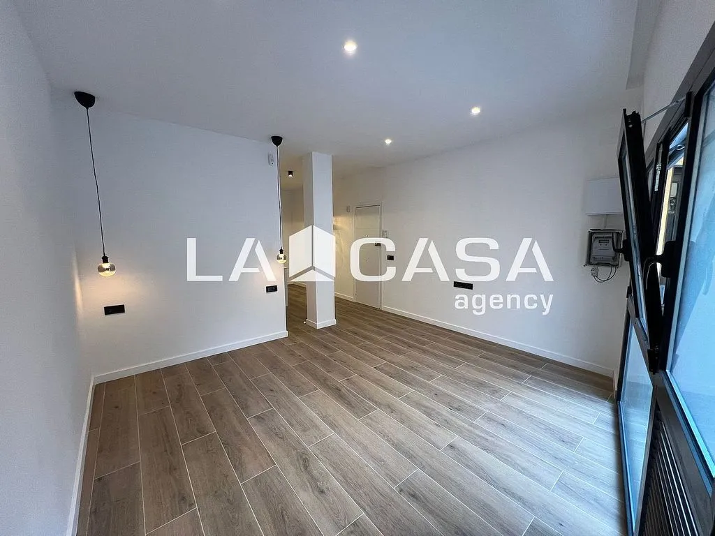 Loft in Reform with AC in Carrer de Velia