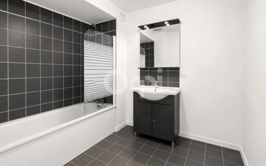 Vannitoad - 3-Bed Flat with Balcony in Vert-Saint-Denis