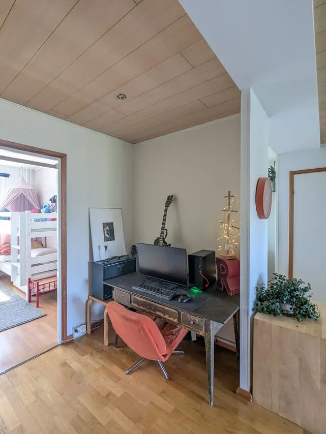 Bureau - 1971 Apartment with Balcony in Kallio