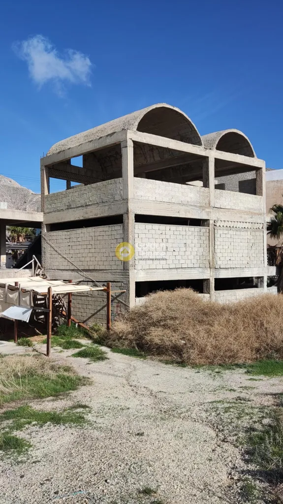 Extérieur - Partially Completed Building with Seafront Proximity in Santorini