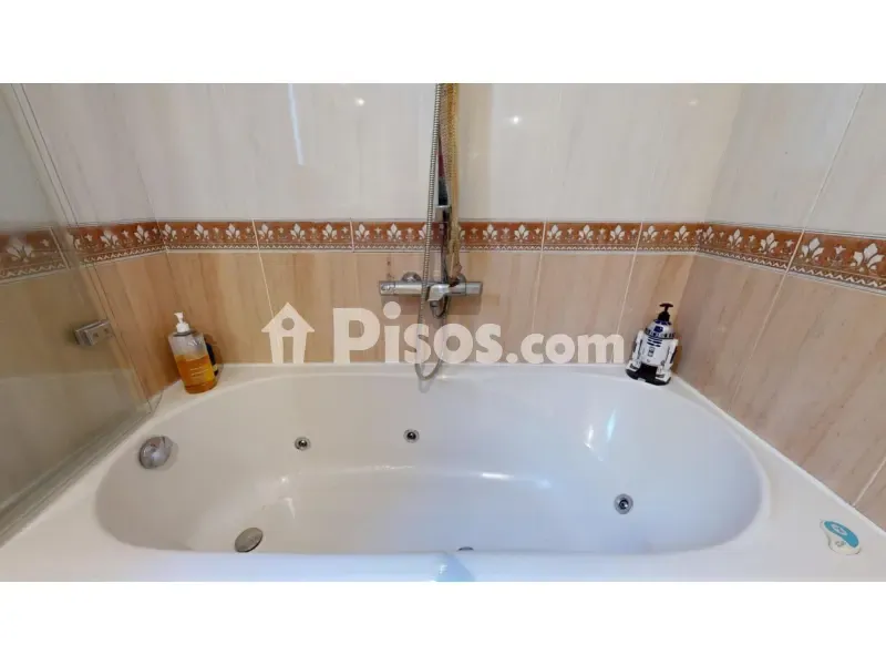 Bathrooms - Independent Villa with Private Pool in Gueñes