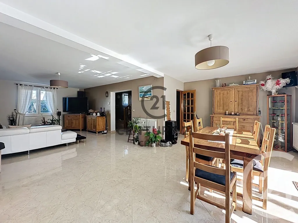 Salle à manger - Maison avec Terrasse et Garage à Chelles