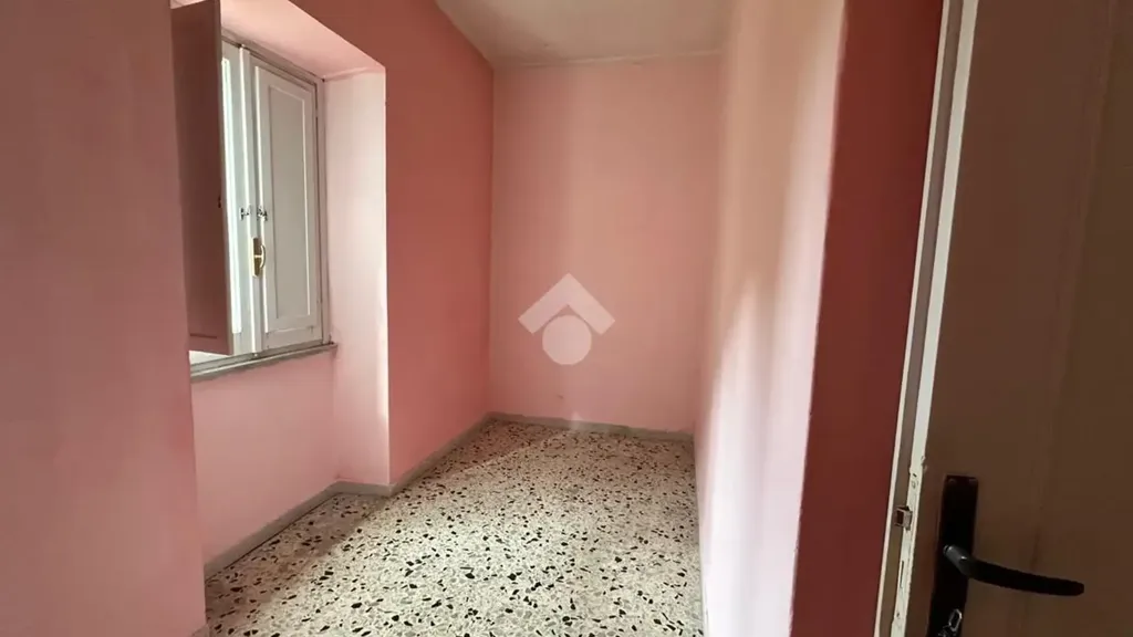 Esik - Three-Level Villa with Garden in Artena