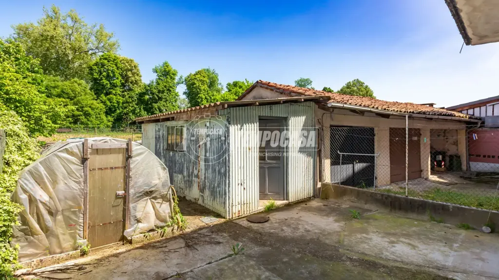 Aed - Semi-Independent House with Courtyards in Santena