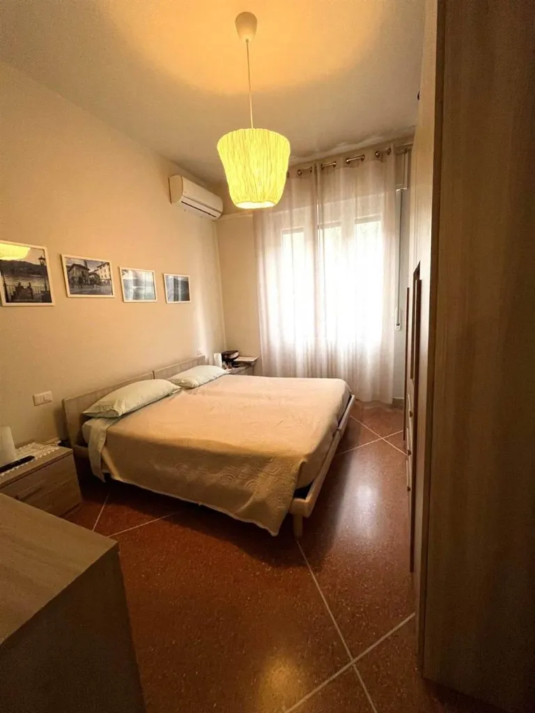 Chambres - Rearranged Apartment with Balcony in Legnano