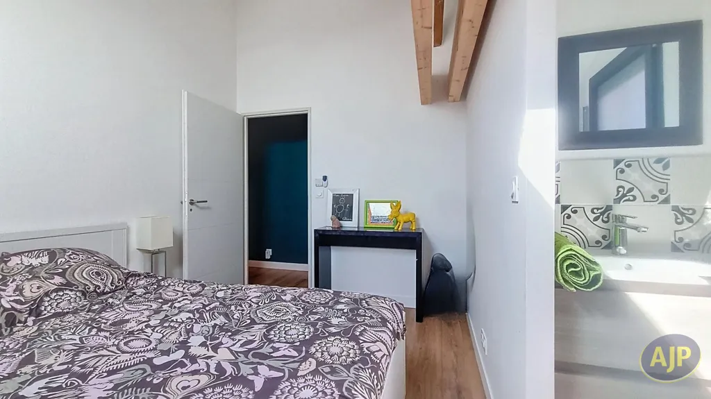 Chambres - Loft avec Piscine et Garage au Cœur de la Ville