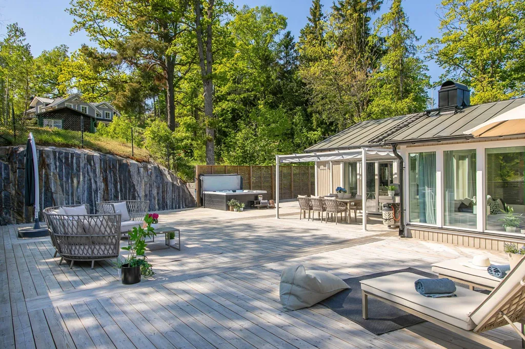 8-toaline maja asukohas Nacka kommun