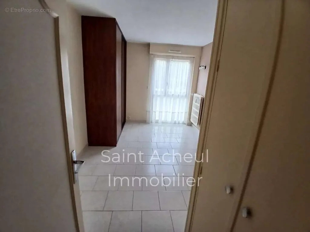 Entrée - Appartement Lumineux avec Cave au Quartier Quebec