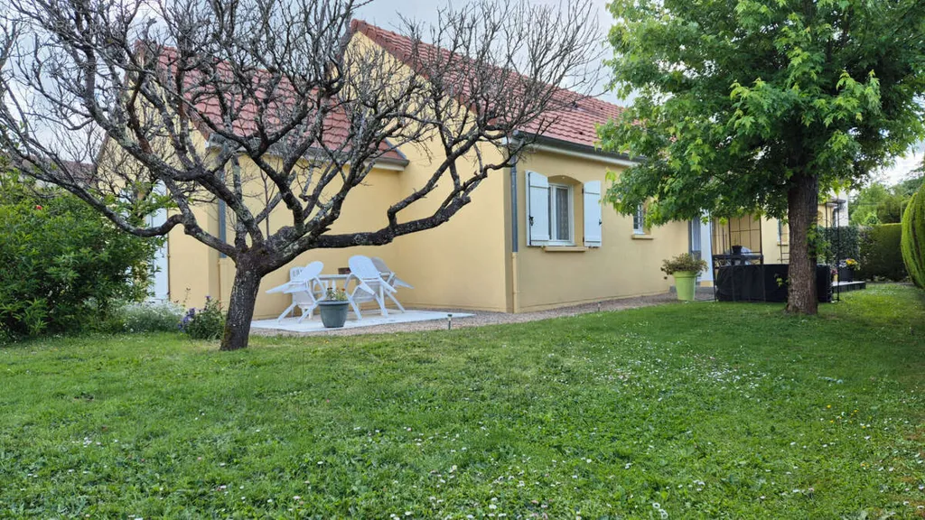 4-toaline maja asukohas Paray-Le-Monial