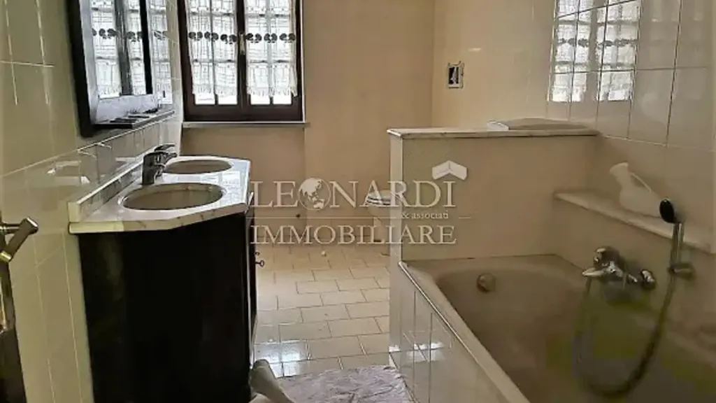 Vannitoad - Two-Storey House with Workshop in San Giustino