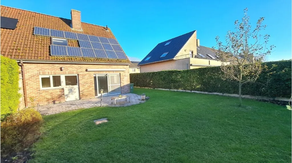 Aed - Spacious 3-Bedroom House with Garden in Dudzele