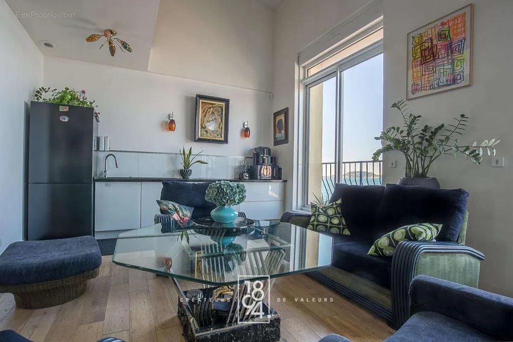Séjour - Duplex T4 avec Vue Mer Panoramique à la Corniche