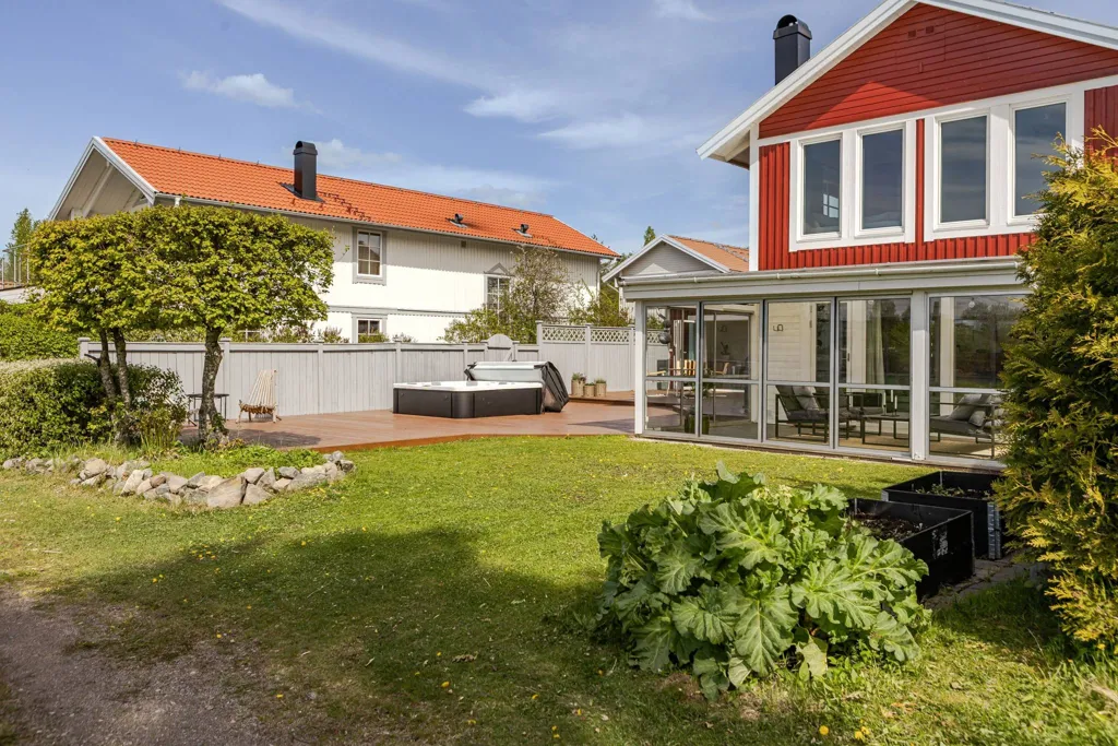 Jardin - Villa with Lake View in Falun