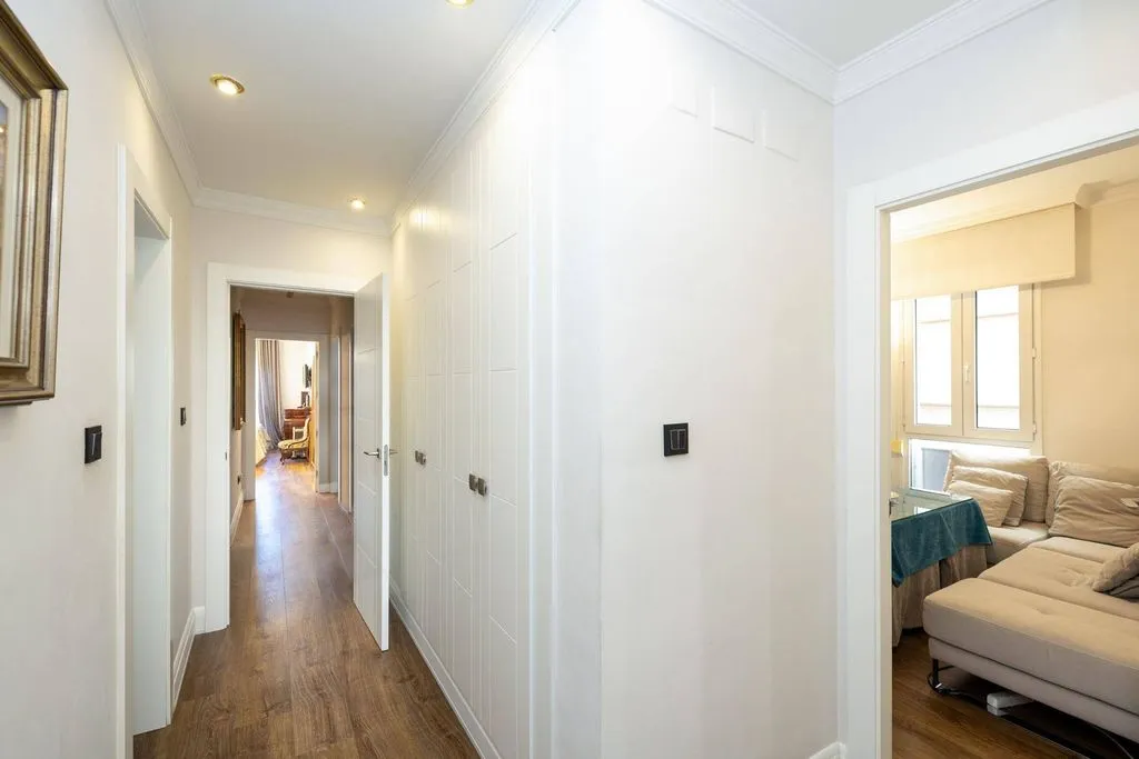 Esik - Luxury Flat with Balcony in Granada