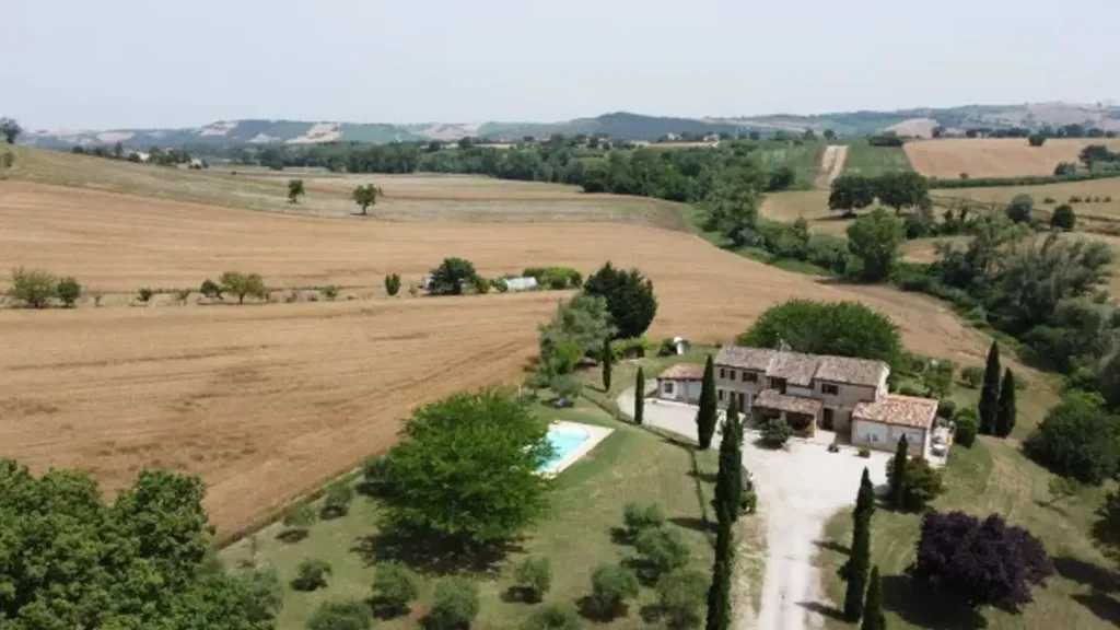 Õhuvaade - Rustic Casale with Pool in San Costanzo
