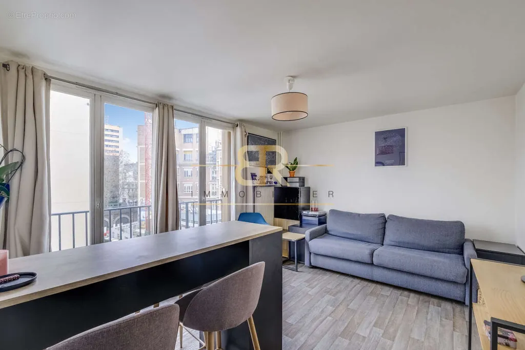 Elutuba - Studio with Balcony on Quai de Jemmapes