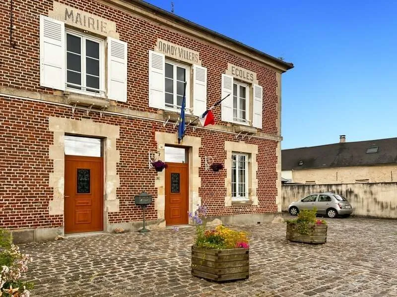Constructible Plot with 12m Façade in Ormoy-Villers