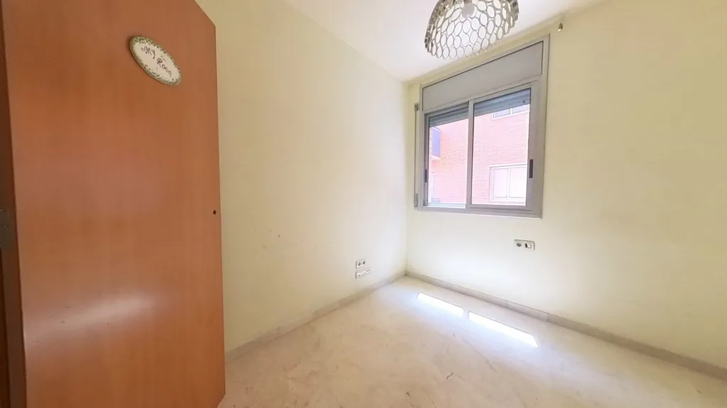 Toad - Occupied Flat with Terrace in Sabadell