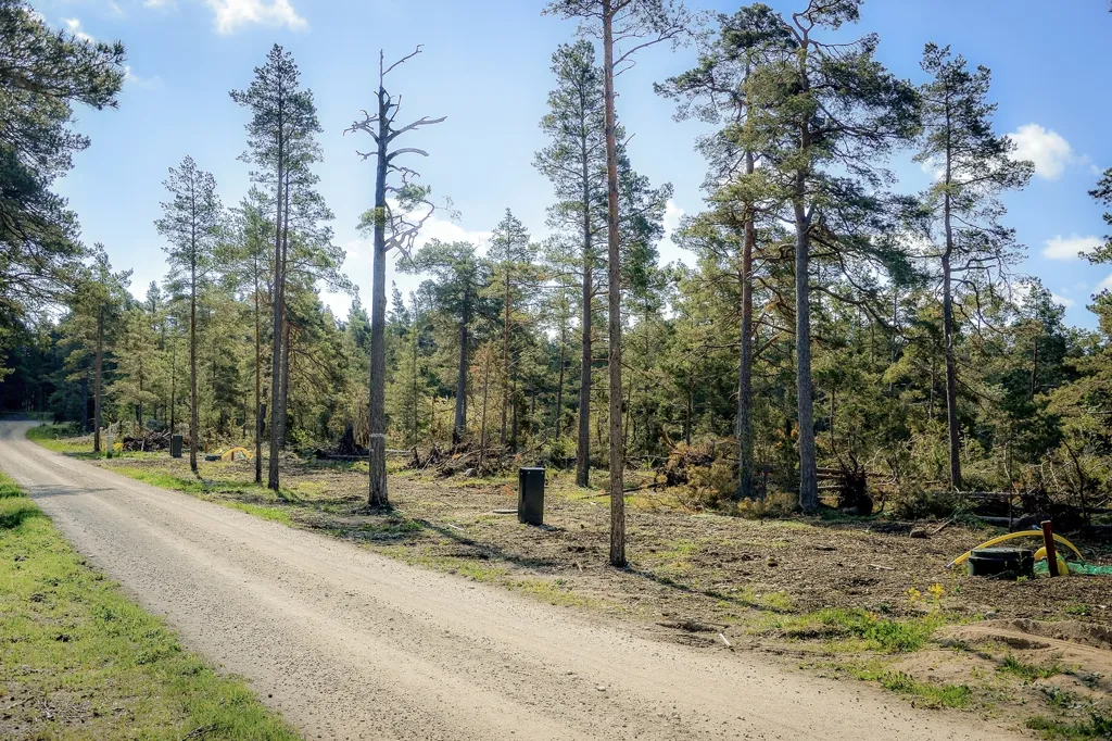 Jardin - Plot with Beach Access in Gothem, Gotland