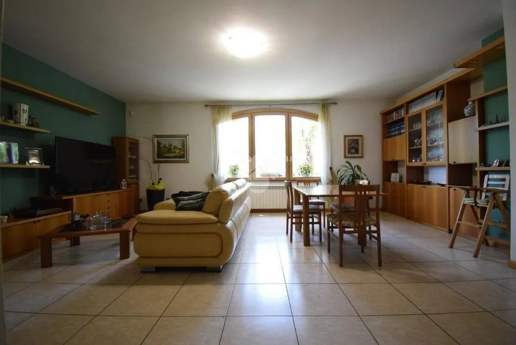 Dining Room - Luxury Villa with Private Garden in Brugherio