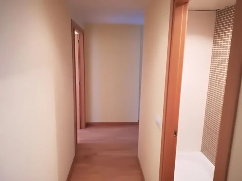 Bathrooms - Semi-New Flat with Terrace in El Rabal, Zaragoza
