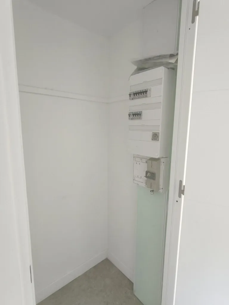 Buanderie - Appartement Refait à Neuf avec Garage à Proximité de l'Autoroute