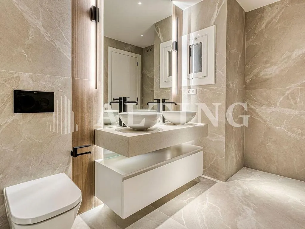 Bathrooms - Reformed Apartment with Terrace in Barcelona