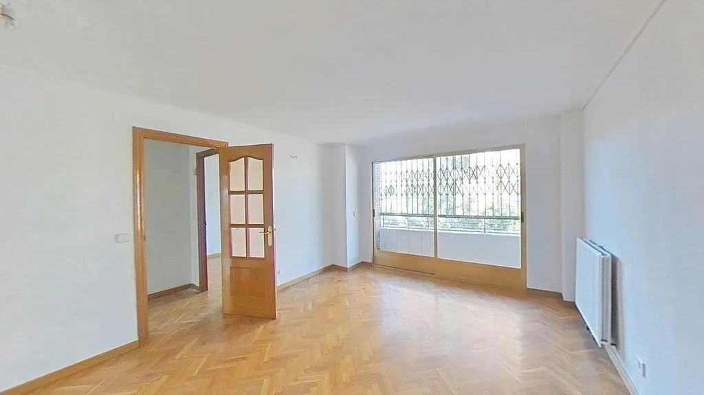 Pièces - 2-Bedroom Flat with Metro Access in Numancia