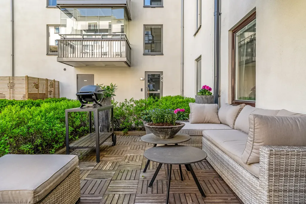 Terrass - Apartment with Private Terrace near Täby Centre