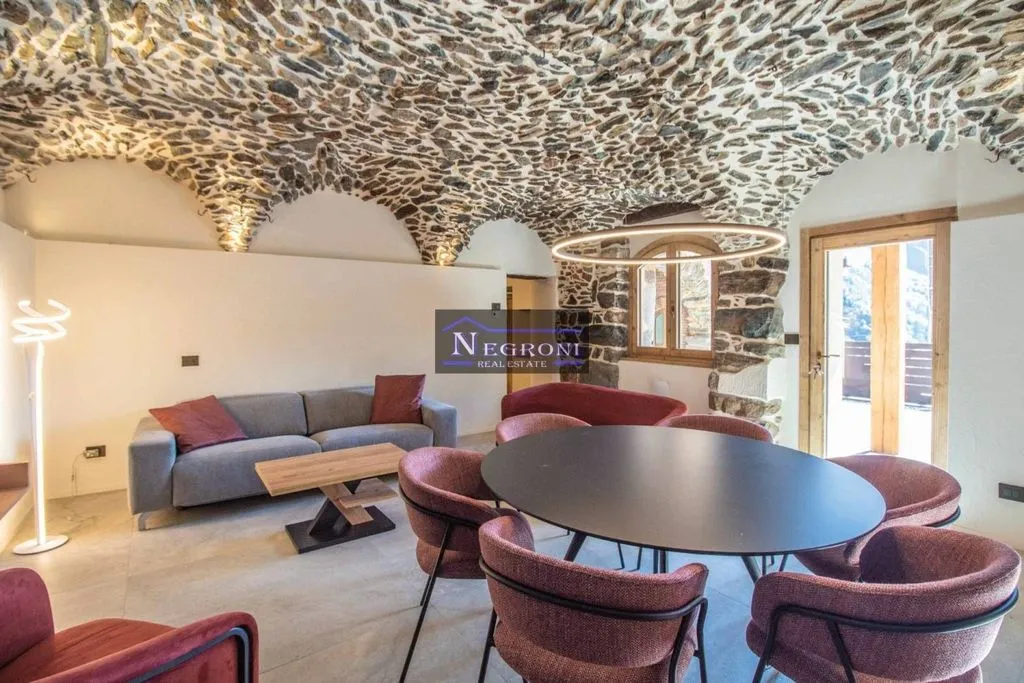 Söögituba - Luxury Apartment with Medieval View in Gromo