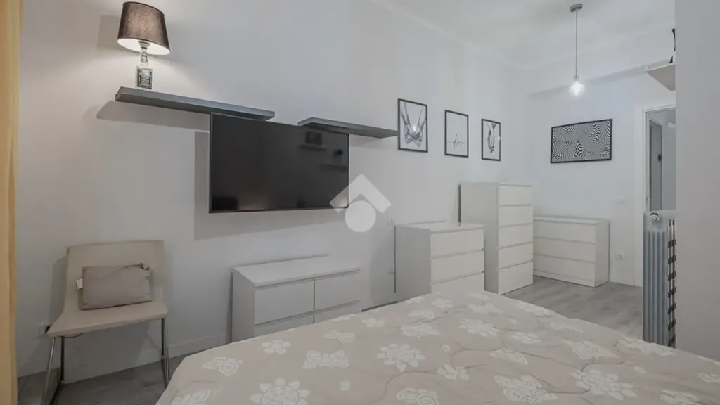 Chambres - Rearranged Apartment with Balcony in Rome