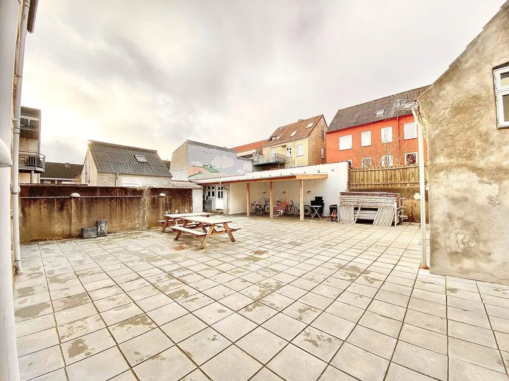 Aed - 2-Bedroom Apartment with Garden in Aalborg
