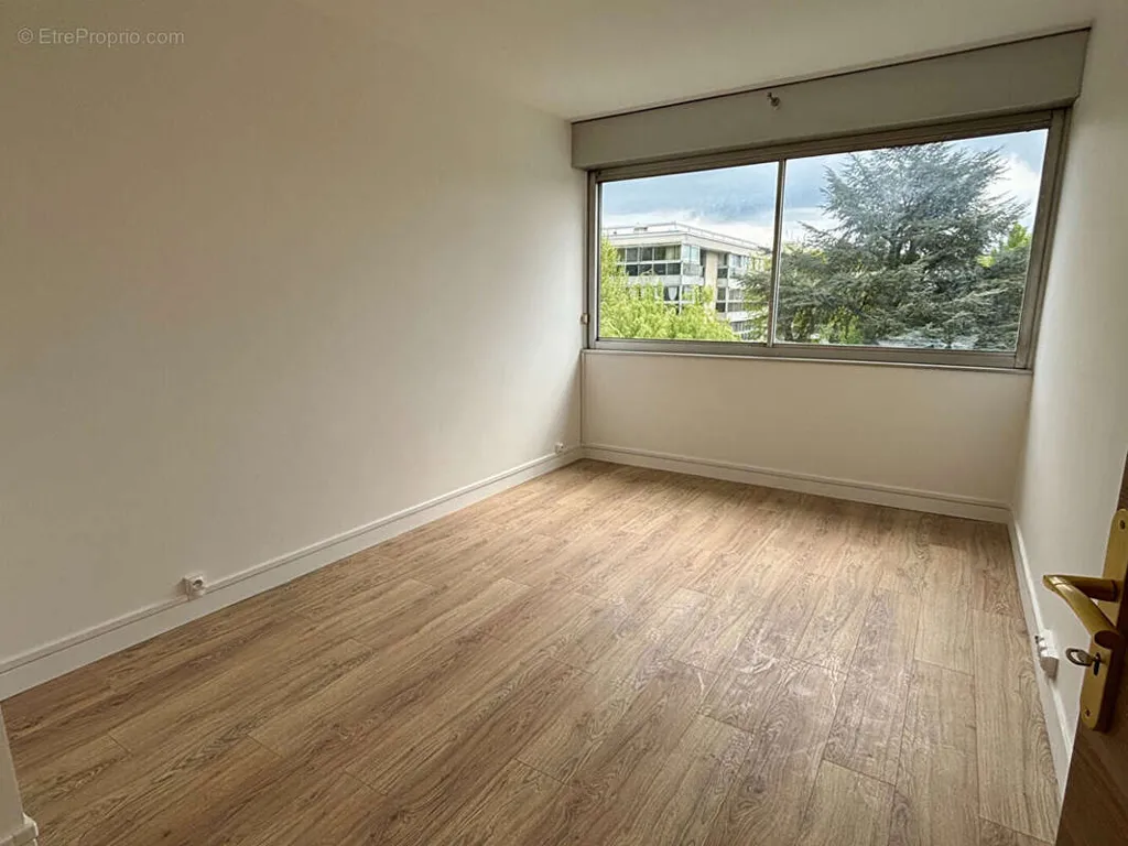 Toad - Luxury Flat with High-Level Views in Parly2