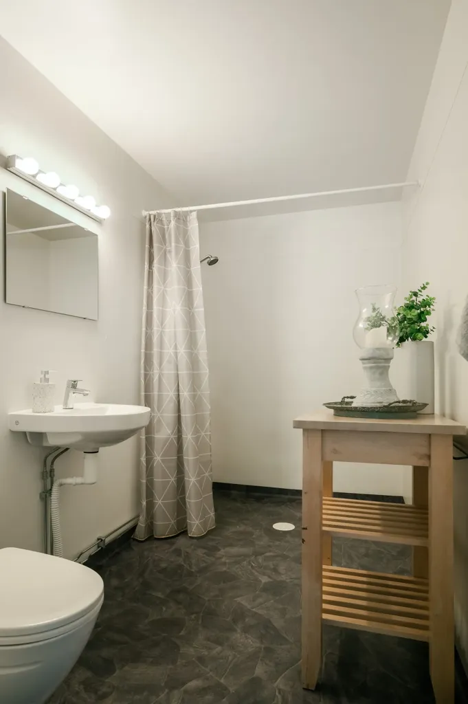 Salles de bain - Terraced House with Corner Plot in Forshaga