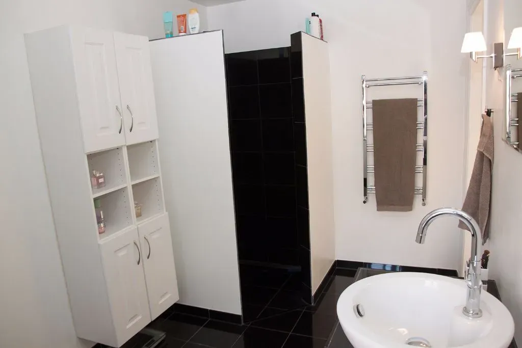 Salles de bain - Luxury Apartment with Balcony in City Centre