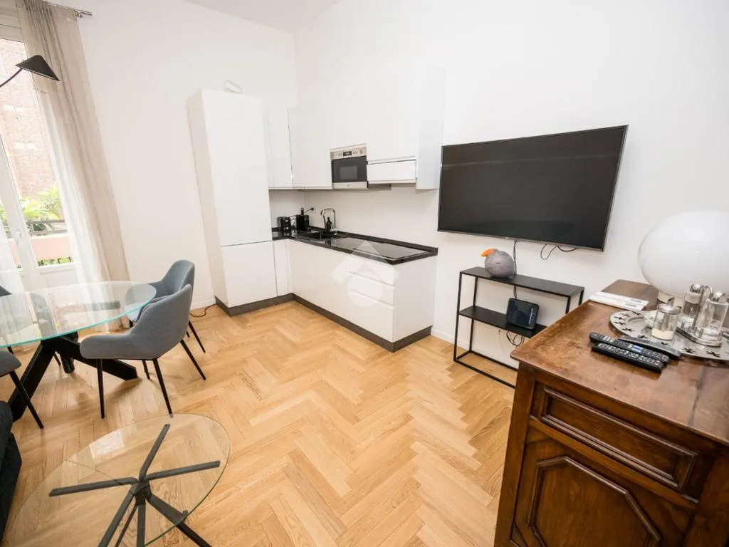 Elutuba - Elegant Trilocale with Balcony in Milan