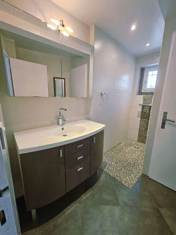 Salles de bain - Maison de Ville avec Balcon à Les Milles