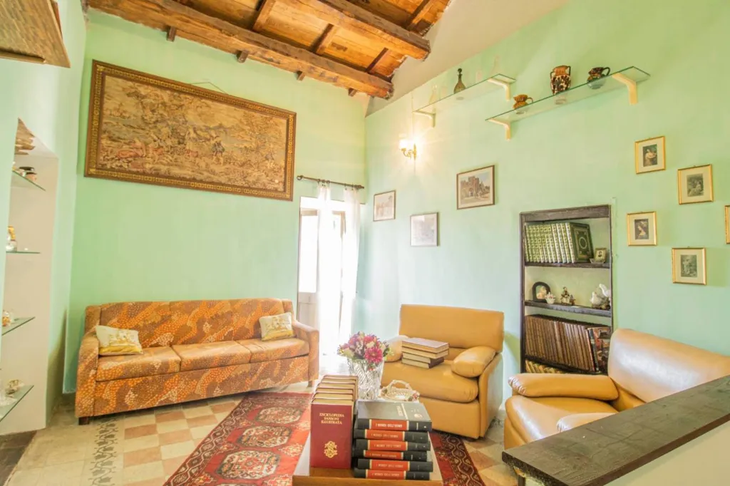 Soggiorno - Historic Cottanello Townhouse with Balcony