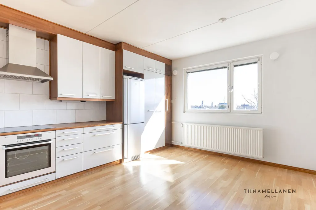 Köök - Spacious Corner Apartment with Balcony in Canal Area