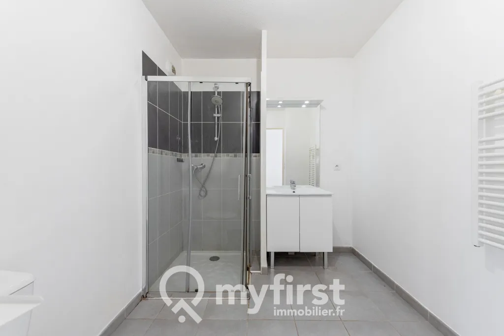 Bathrooms - Spacious Studio with Parking in La Seyne-sur-Mer
